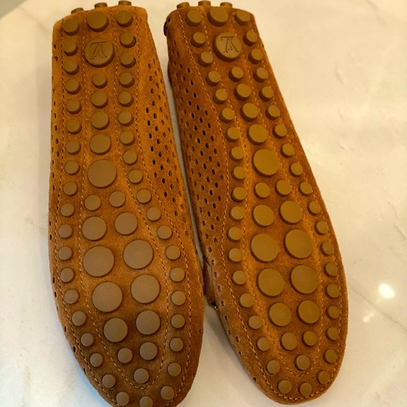Louis Vuitton Brown Suede Loafer/ Driving Shoe. Perfect Condition. Never Worn. - Picture 3 of 4